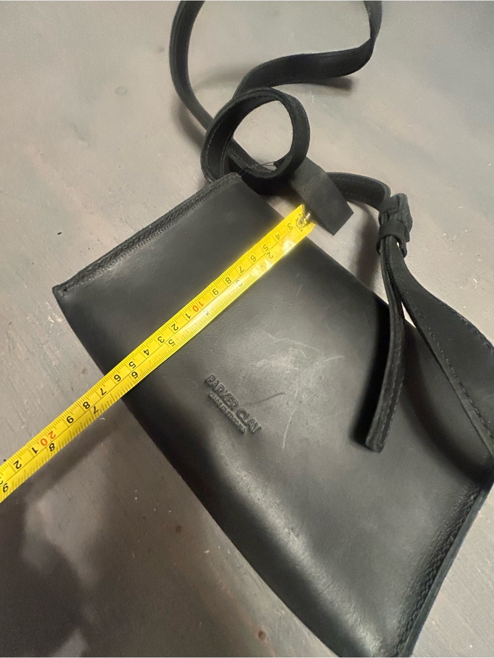 Stunning Parker Clay leather crossbody - Picture 4 of 13